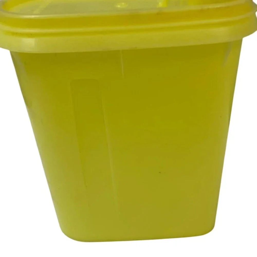 Tupperware vintage yellow